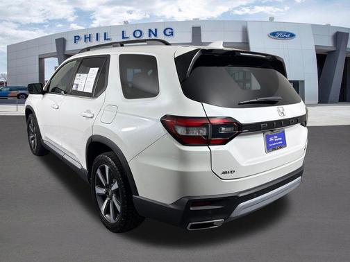 Platinum White Pearl 2024 Honda Pilot Touring 8-Passenger