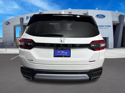 Platinum White Pearl 2024 Honda Pilot Touring 8-Passenger
