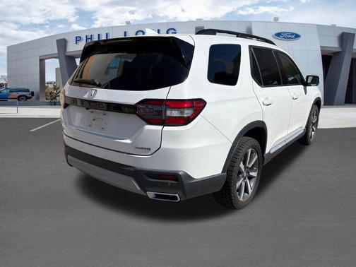 Platinum White Pearl 2024 Honda Pilot Touring 8-Passenger