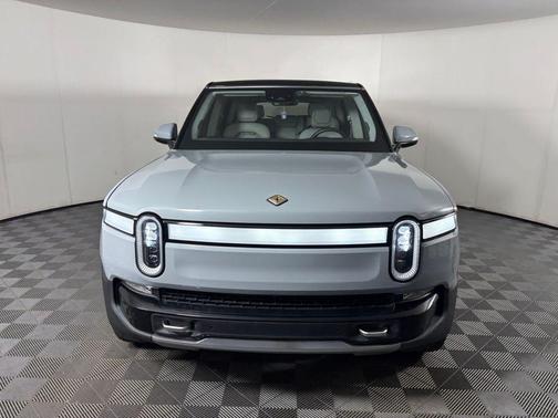 2024 Rivian R1S Adventure