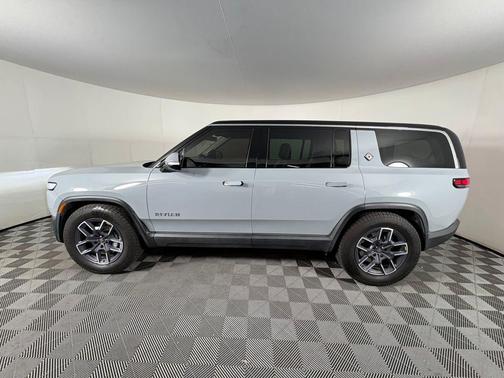 2024 Rivian R1S Adventure