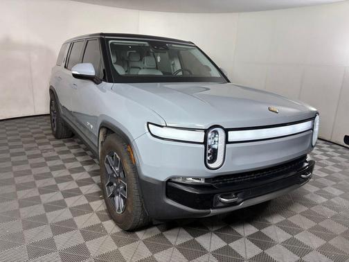 2024 Rivian R1S Adventure