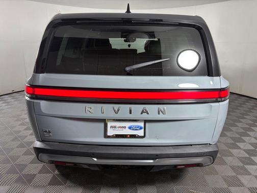 2024 Rivian R1S Adventure