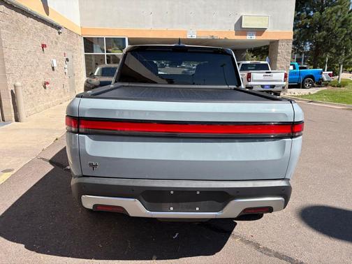 2024 Rivian R1T Adventure