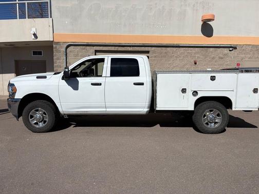 2023 RAM 2500 Tradesman Crew Cab 4x4 8' Box