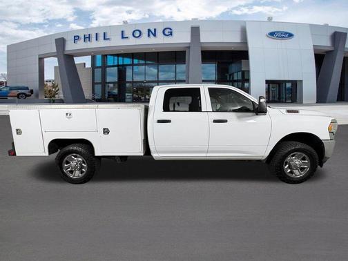 Bright White Clearcoat 2023 RAM 2500 Tradesman Crew Cab 4x4 8' Box