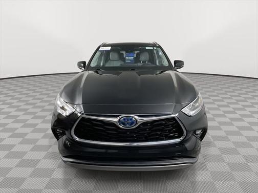 2024 Toyota Highlander Hybrid Platinum