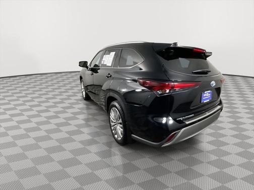 2024 Toyota Highlander Hybrid Platinum