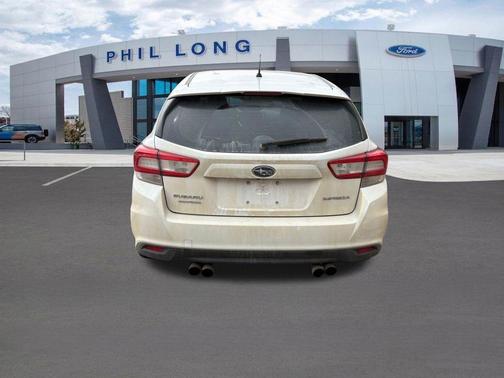 Crystal White Pearl 2019 Subaru Impreza 2.0i