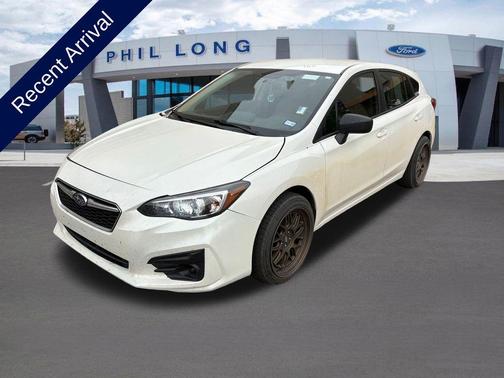 Crystal White Pearl 2019 Subaru Impreza 2.0i