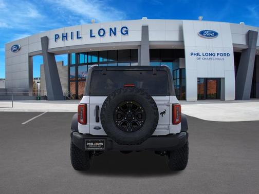 Oxford White 2026 Ford Bronco Outer Banks