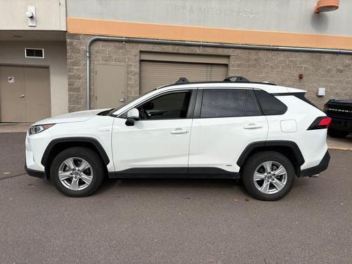 2020 Toyota RAV4 Hybrid XLE