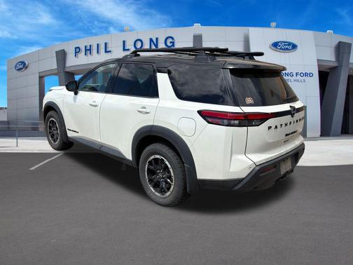 Pearl White Tricoat/Super Black 2024 Nissan Pathfinder Rock Creek 4WD