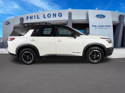 Pearl White Tricoat/Super Black 2024 Nissan Pathfinder Rock Creek 4WD
