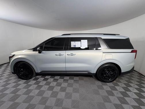 2025 Kia Carnival SX