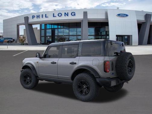 Carbonized Gray Metallic 2026 Ford Bronco Badlands