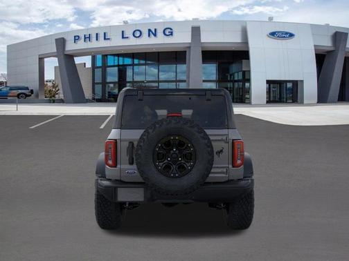 Carbonized Gray Metallic 2026 Ford Bronco Badlands