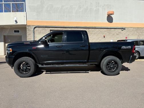 2019 RAM 2500 Laramie Crew Cab 4x4 6'4' Box