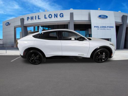 Space White Metallic 2023 Ford Mustang Mach-E Premium