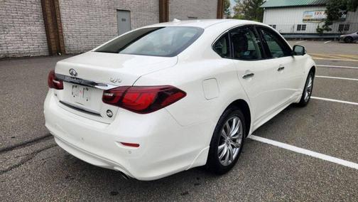 2019 INFINITI Q70 3.7X LUXE