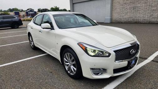 2019 INFINITI Q70 3.7X LUXE