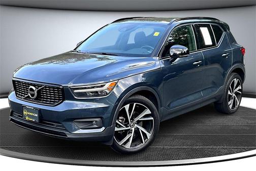 2022 Volvo XC40 T5 R-Design