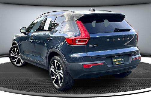 2022 Volvo XC40 T5 R-Design
