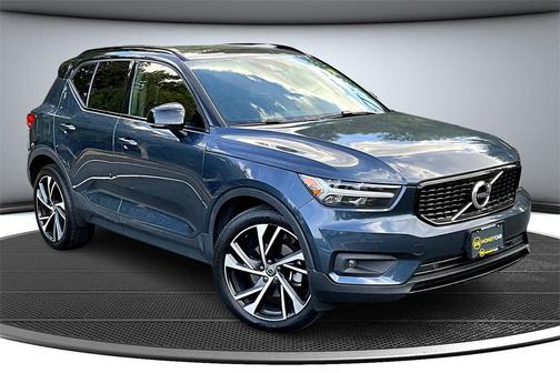 2022 Volvo XC40 T5 R-Design