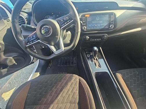 2021 Nissan Kicks SR