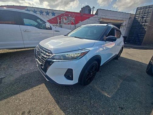 2021 Nissan Kicks SR