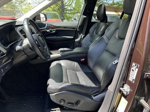 2018 Volvo XC90 T6 Momentum
