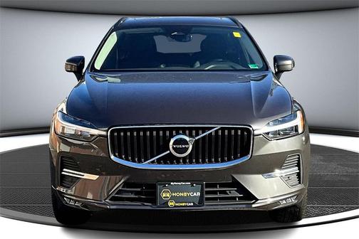2022 Volvo XC60 B5 Momentum