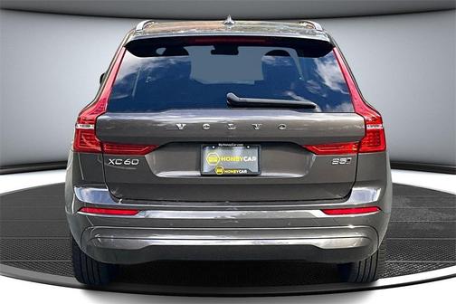 2022 Volvo XC60 B5 Momentum