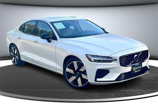 2024 Volvo S60 Recharge Plug-In Hybrid T8 Ultimate Dark Theme