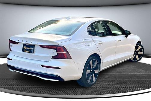 2024 Volvo S60 Recharge Plug-In Hybrid T8 Ultimate Dark Theme