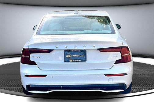 2024 Volvo S60 Recharge Plug-In Hybrid T8 Ultimate Dark Theme