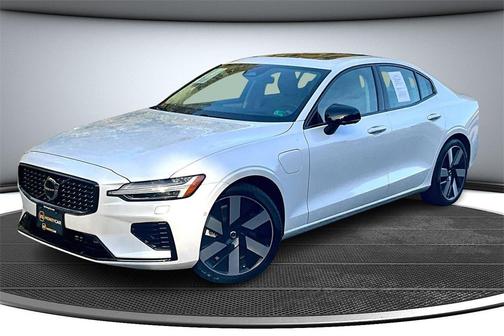2024 Volvo S60 Recharge Plug-In Hybrid T8 Ultimate Dark Theme