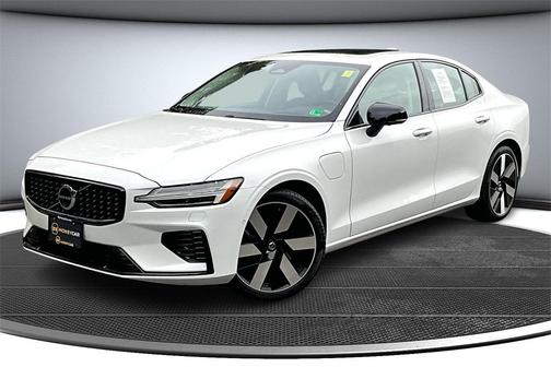 2024 Volvo S60 Recharge Plug-In Hybrid T8 Ultimate Dark Theme