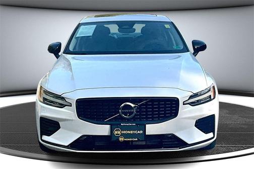2024 Volvo S60 Recharge Plug-In Hybrid T8 Ultimate Dark Theme