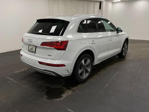2023 Audi Q5 40 Premium Plus
