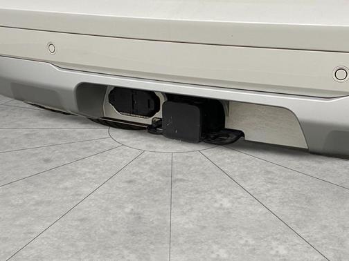 Mineral White Metallic 2024 BMW X7 xDrive40i