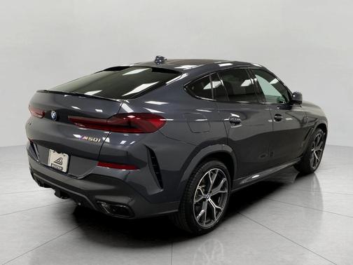2021 BMW X6 M50i