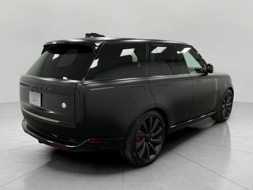 2026 Land Rover Range Rover P615 SV