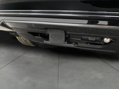 2026 Land Rover Range Rover P615 SV