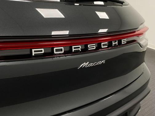 2025 Porsche Macan 