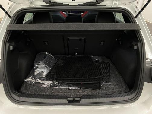 2024 Volkswagen Golf GTI 2.0T SE DSG