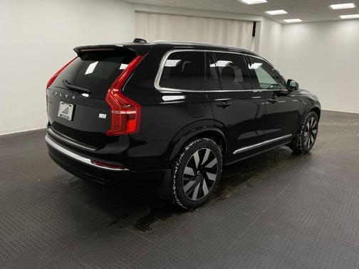 2023 Volvo XC90 Recharge Plug-In Hybrid T8 Plus Bright Theme 7-Seater