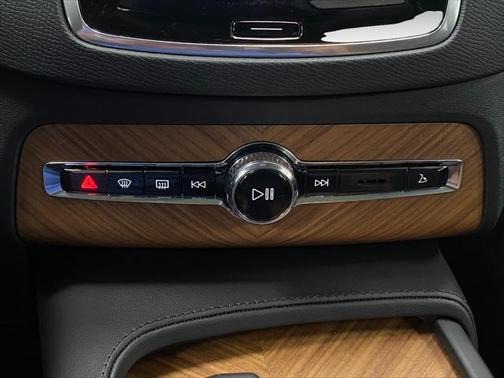 2023 Volvo XC90 Recharge Plug-In Hybrid T8 Plus Bright Theme 7-Seater