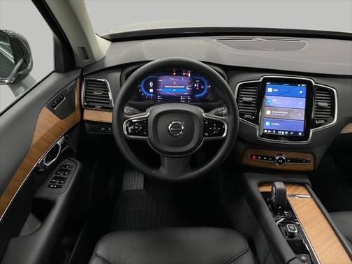 2023 Volvo XC90 Recharge Plug-In Hybrid T8 Plus Bright Theme 7-Seater