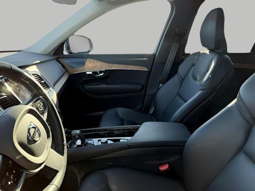 2023 Volvo XC90 Recharge Plug-In Hybrid T8 Plus Bright Theme 7-Seater